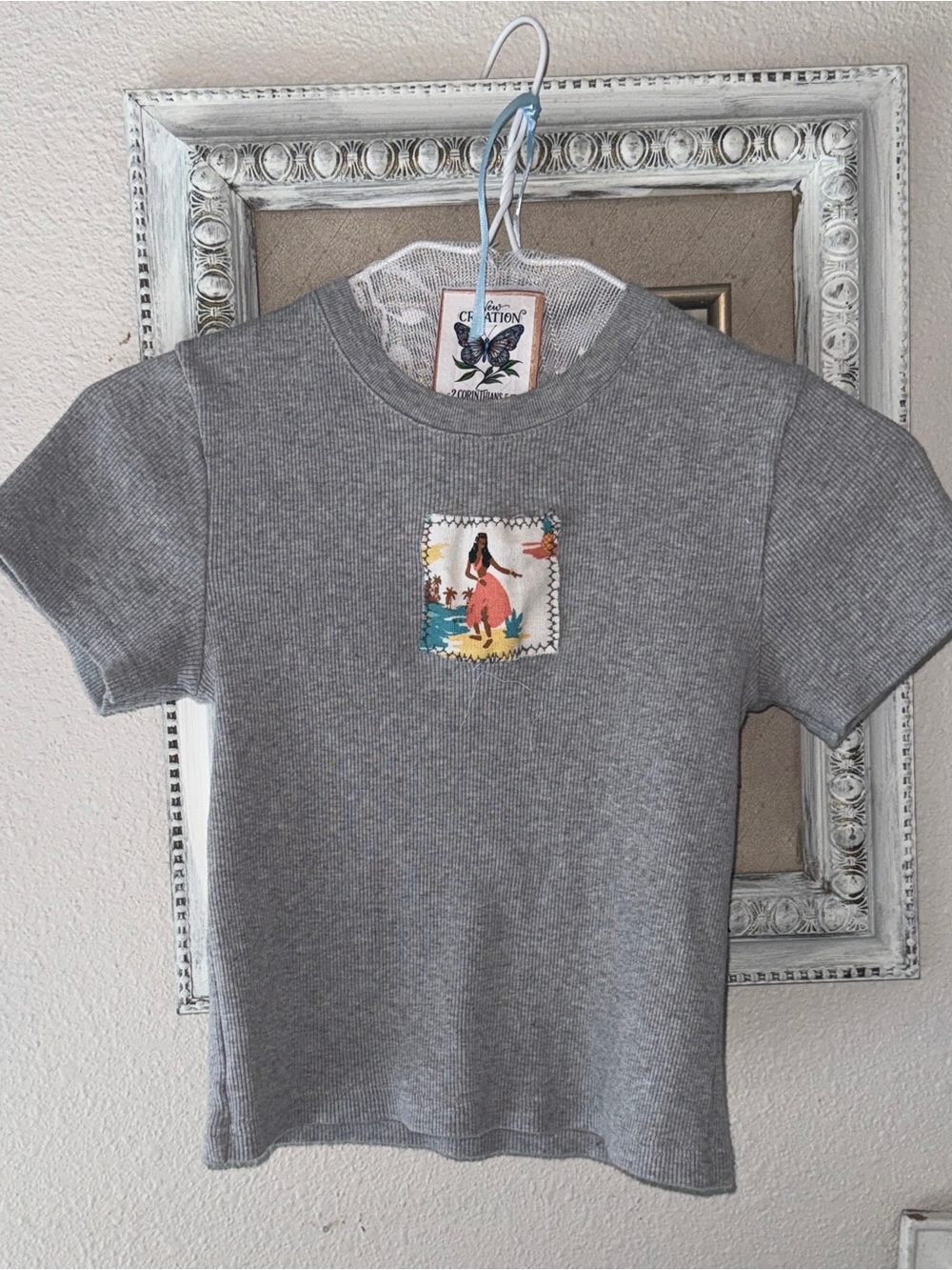 Brandy Melville Gray Ribbed Short Sleeve Tee with Hula Embroidered Patch